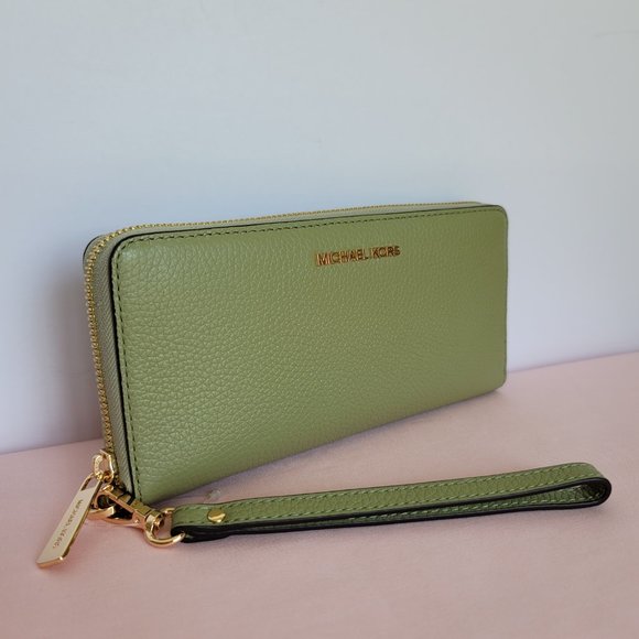 MICHAEL KORS Jet Set Travel Continental Pebbled Leather Wallet- Light Sage⭐ - Picture 3 of 16